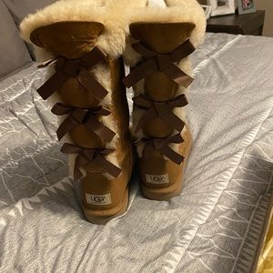 UGG tall bow boots size 7